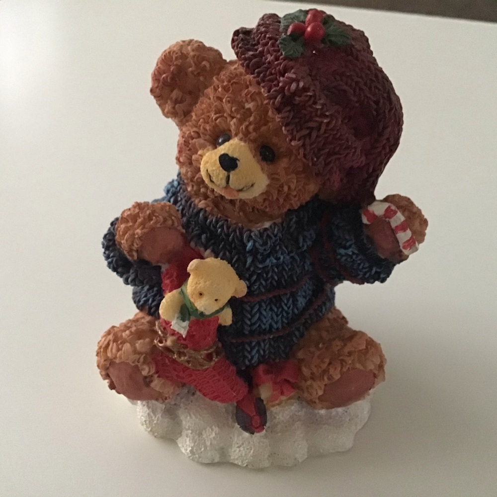 Holiday bear statue